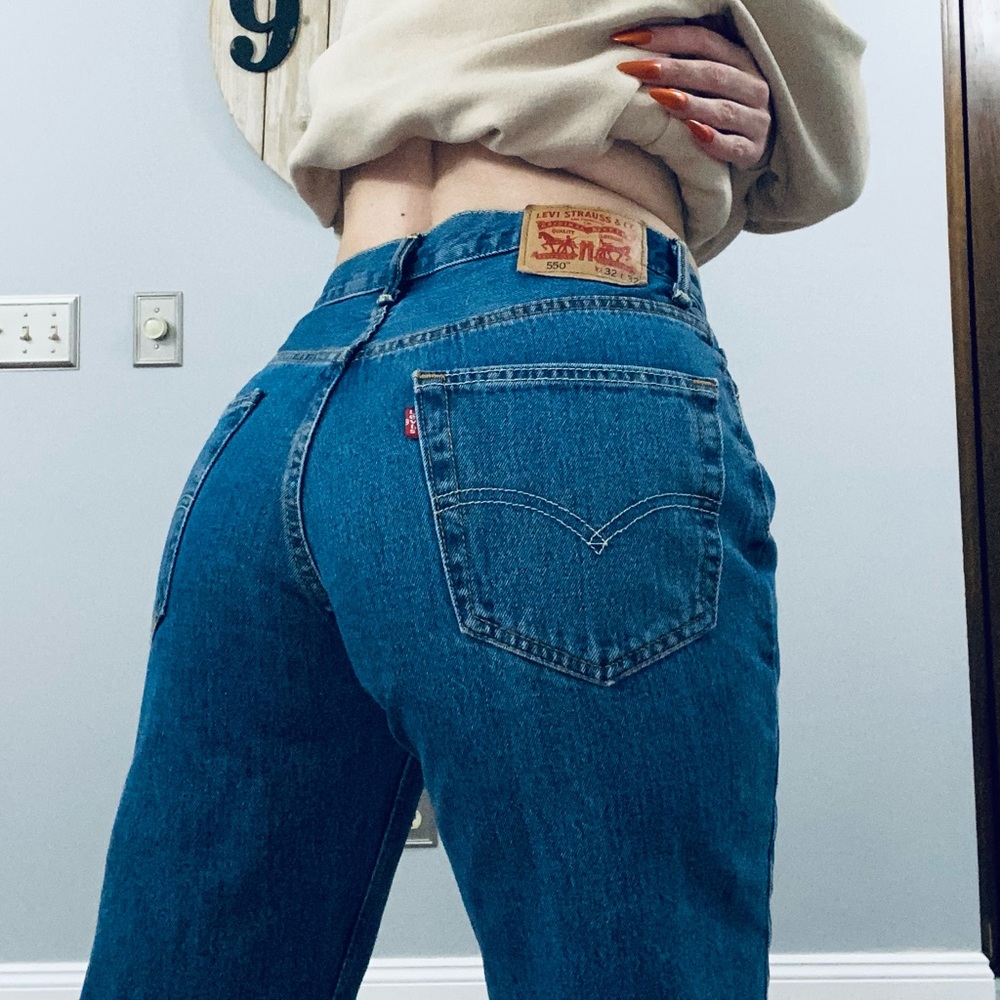Vintage Levi’s 550 medium wash jeans